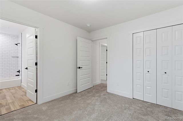 1404 E George Avenue, Hazel Park, MI 48030