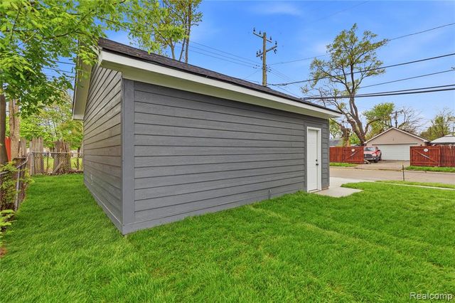 1404 E George Avenue, Hazel Park, MI 48030