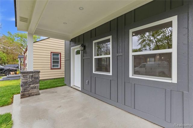 1404 E George Avenue, Hazel Park, MI 48030