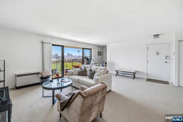 1150 River Road PHB, Edgewater, NJ 07020