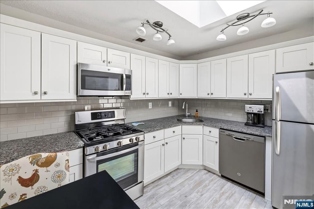1150 River Road PHB, Edgewater, NJ 07020