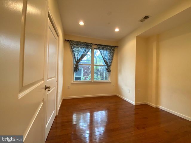 2548 S 2ND ST, Philadelphia, PA 19148