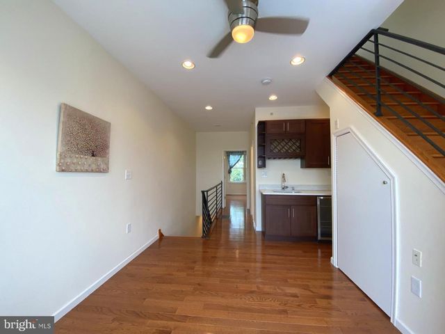 2548 S 2ND ST, Philadelphia, PA 19148