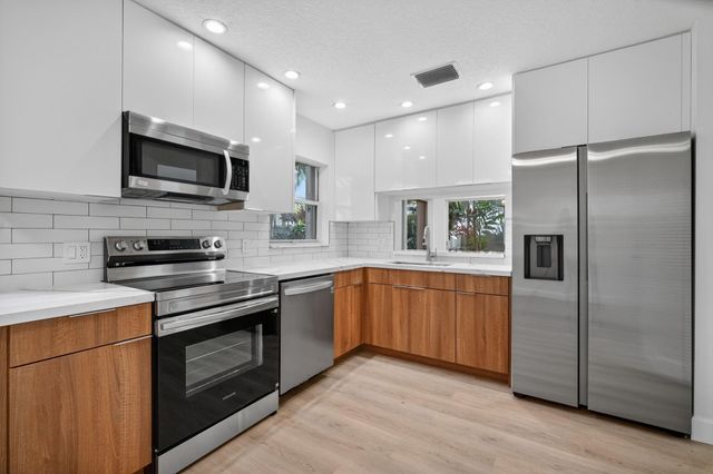 9870 NW 2nd Street, Plantation, FL 33324