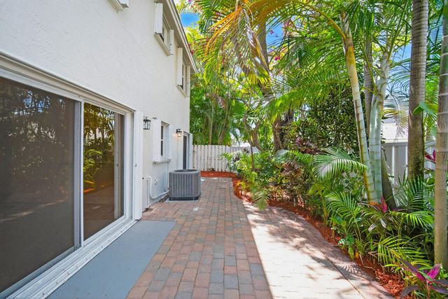 9870 NW 2nd Street, Plantation, FL 33324