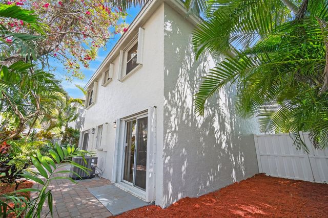 9870 NW 2nd Street, Plantation, FL 33324