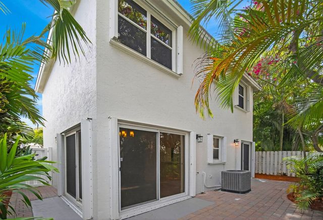 9870 NW 2nd Street, Plantation, FL 33324