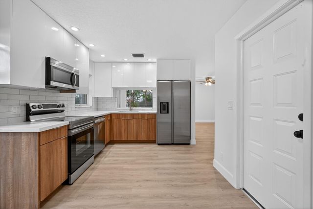 9870 NW 2nd Street, Plantation, FL 33324