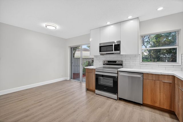 9870 NW 2nd Street, Plantation, FL 33324