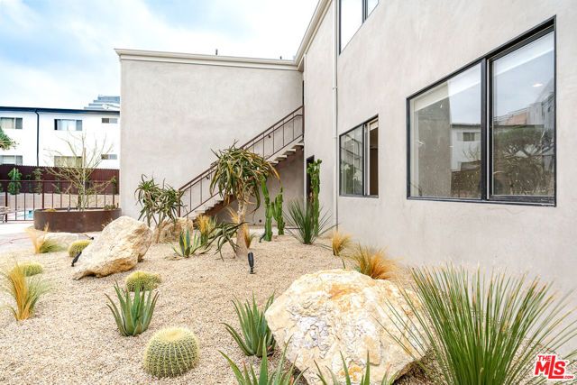 12425 Texas Avenue 6, Los Angeles, CA 90025