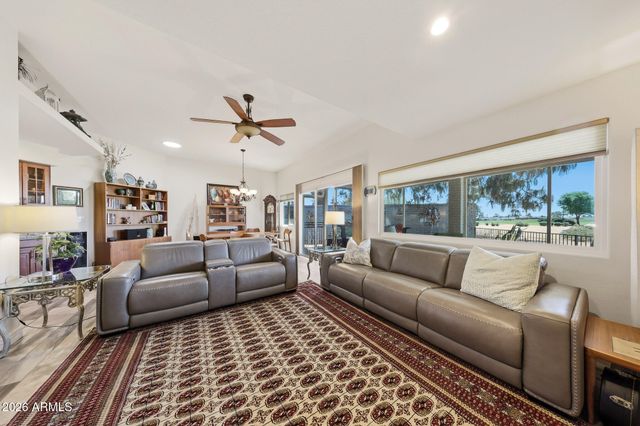 10101 W PINEAIRE Drive, Sun City, AZ 85351