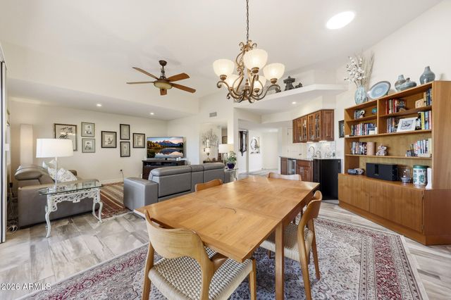 10101 W PINEAIRE Drive, Sun City, AZ 85351