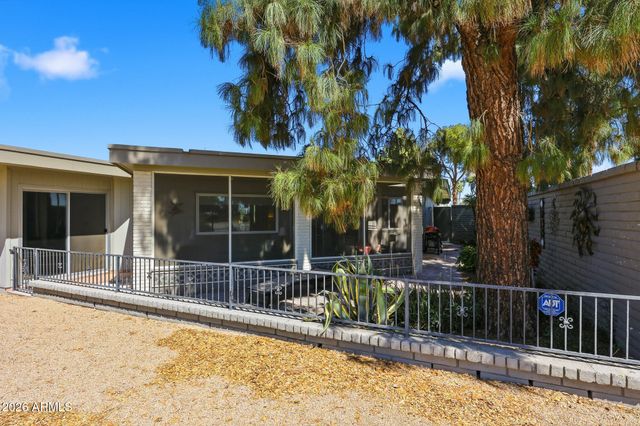 10101 W PINEAIRE Drive, Sun City, AZ 85351