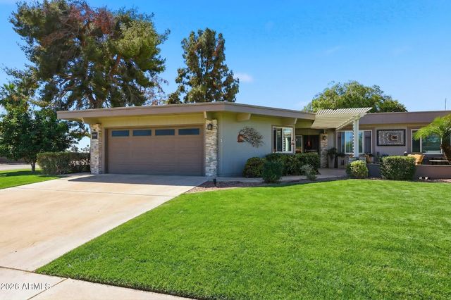 10101 W PINEAIRE Drive, Sun City, AZ 85351