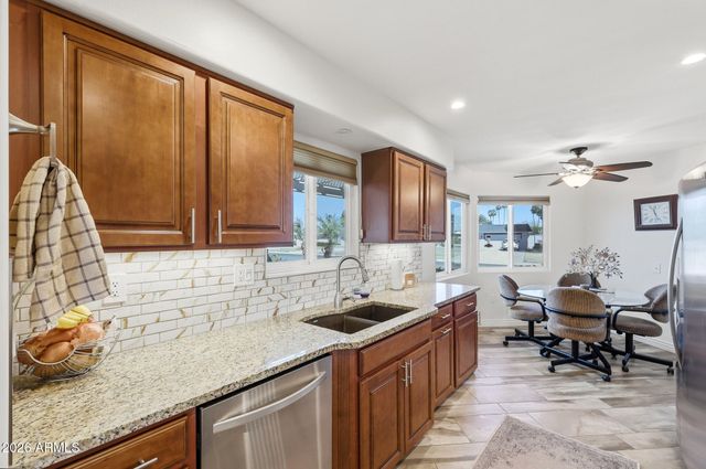 10101 W PINEAIRE Drive, Sun City, AZ 85351