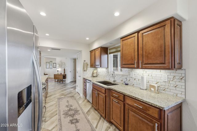 10101 W PINEAIRE Drive, Sun City, AZ 85351