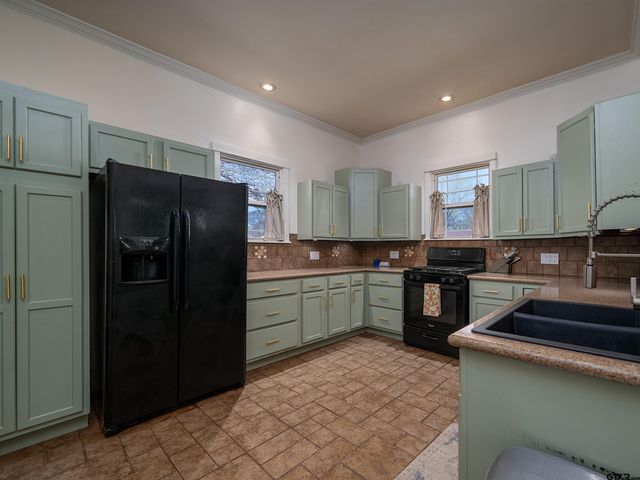 117 Starnes St., Winona, TX 75792