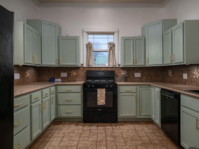 117 Starnes St., Winona, TX 75792