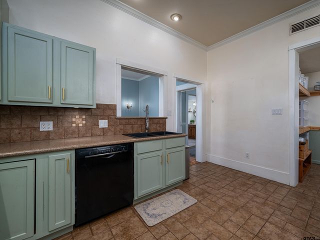 117 Starnes St., Winona, TX 75792