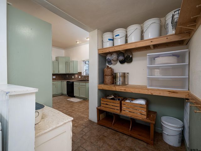 117 Starnes St., Winona, TX 75792