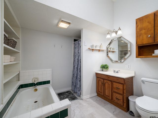 117 Starnes St., Winona, TX 75792