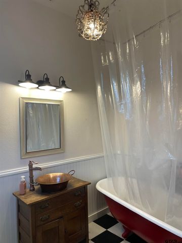 117 Starnes St., Winona, TX 75792