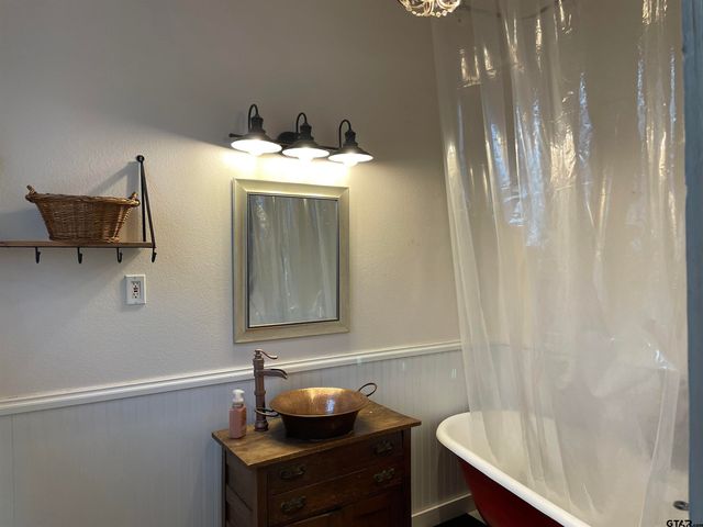 117 Starnes St., Winona, TX 75792