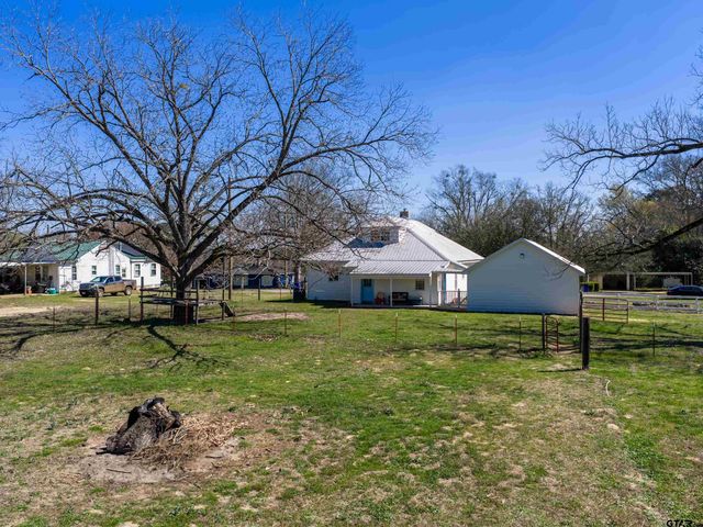 117 Starnes St., Winona, TX 75792