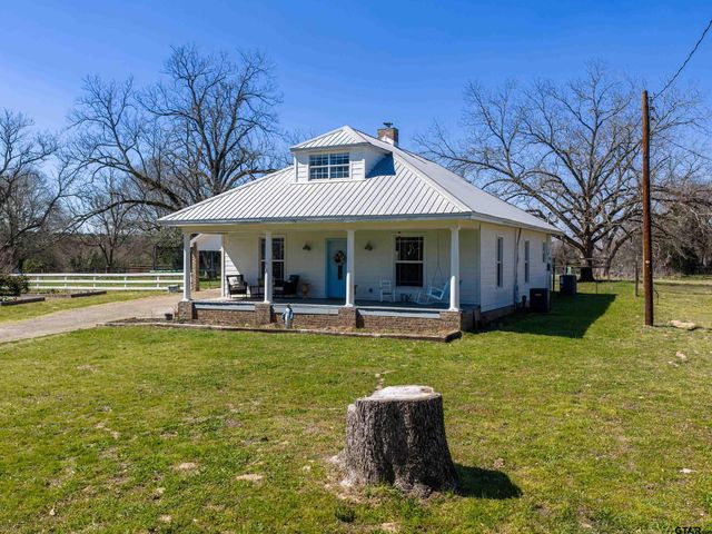 117 Starnes St., Winona, TX 75792