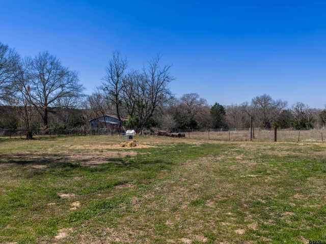 117 Starnes St., Winona, TX 75792