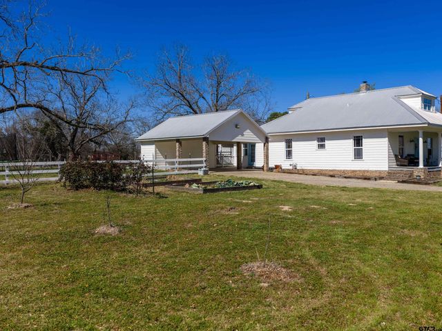 117 Starnes St., Winona, TX 75792