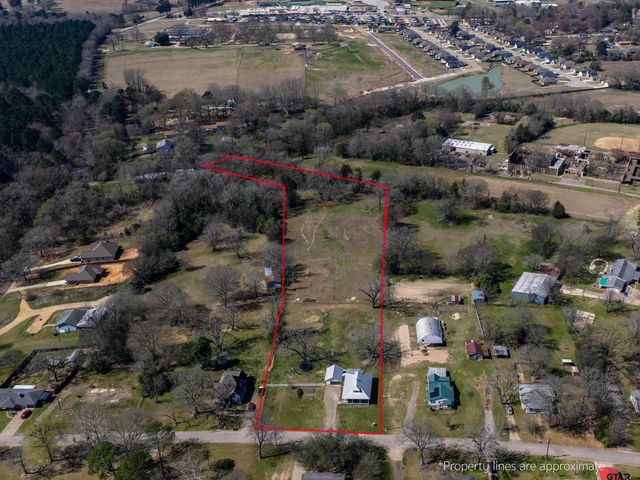 117 Starnes St., Winona, TX 75792