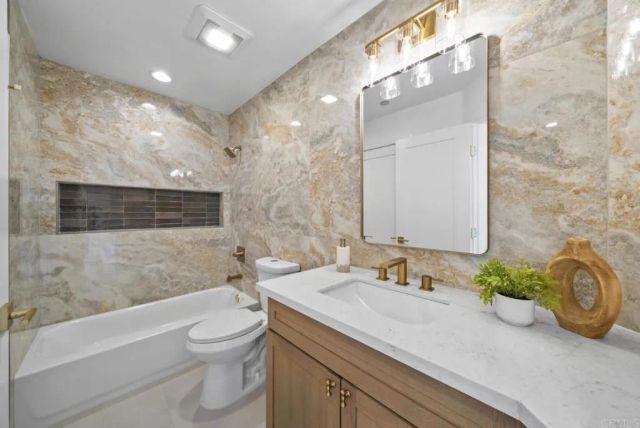 12122 Royal Birkdale Row 303, San Diego, CA 92128