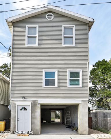 33 Grove Place, Keansburg, NJ 07734