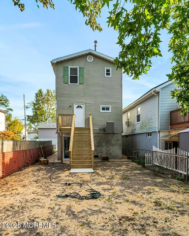 33 Grove Place, Keansburg, NJ 07734