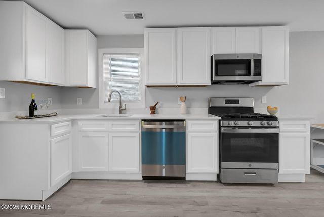 33 Grove Place, Keansburg, NJ 07734