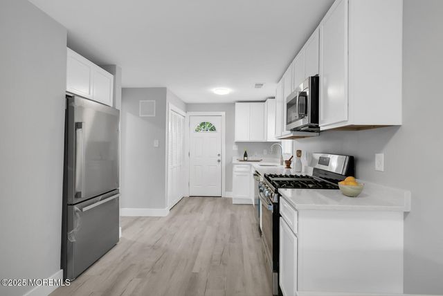 33 Grove Place, Keansburg, NJ 07734