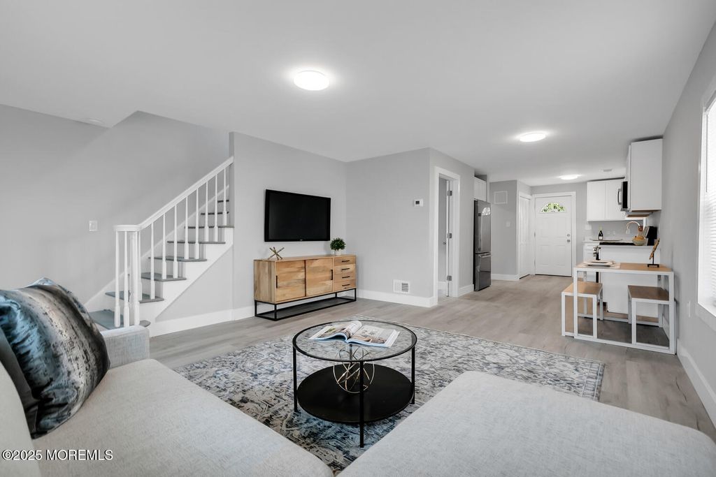 33 Grove Place, Keansburg, NJ 07734