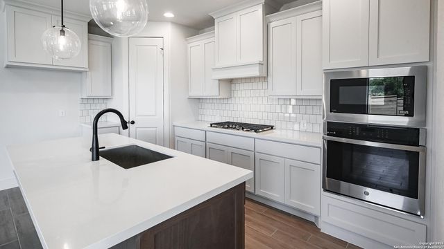 1914 Friedrich Way, New Braunfels, TX 78130