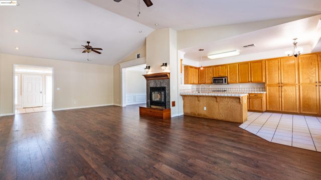 4705 Golden Bear Dr, Antioch, CA 94531