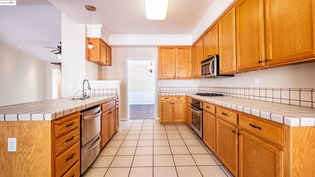 4705 Golden Bear Dr, Antioch, CA 94531