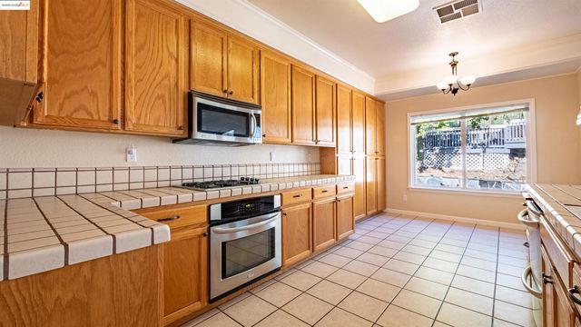 4705 Golden Bear Dr, Antioch, CA 94531