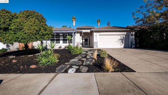 4705 Golden Bear Dr, Antioch, CA 94531