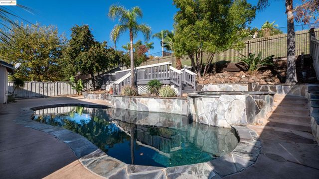 4705 Golden Bear Dr, Antioch, CA 94531