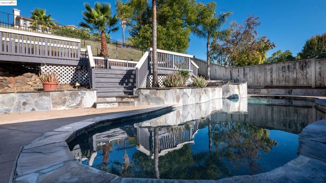 4705 Golden Bear Dr, Antioch, CA 94531