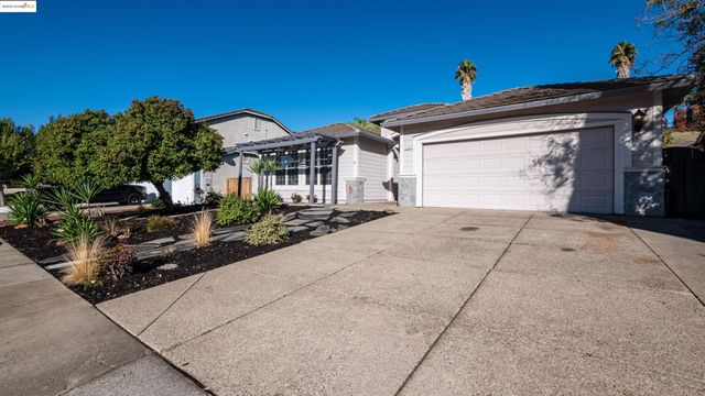 4705 Golden Bear Dr, Antioch, CA 94531
