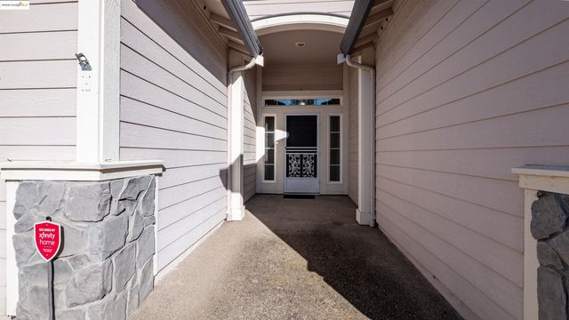 4705 Golden Bear Dr, Antioch, CA 94531