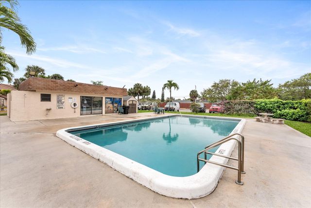 7951 Southgate Boulevard F9, North Lauderdale, FL 33068