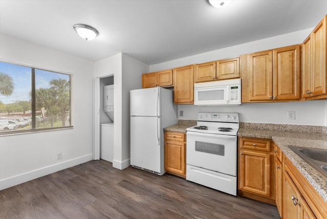 7951 Southgate Boulevard F9, North Lauderdale, FL 33068