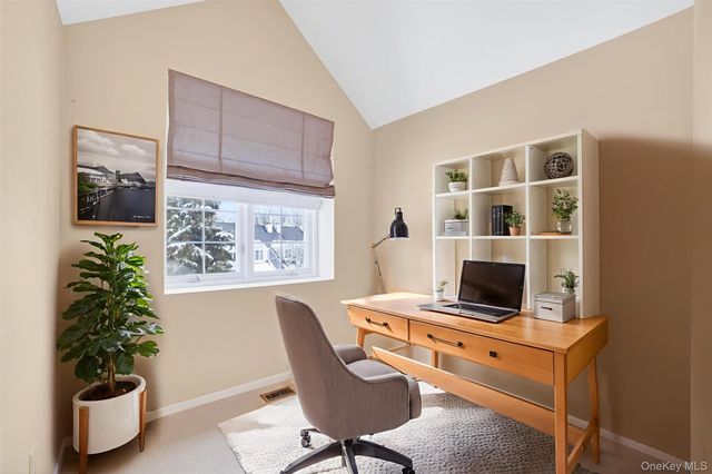 23 Berrybush Lane, Hastings-on-hudson, NY 10706